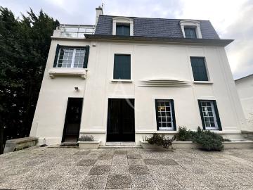 Maison 9 pièces 298 m²