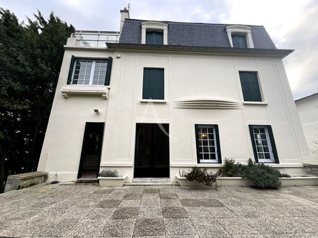 Maison 9 pièces 298 m²