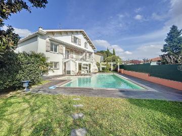 Maison 9 pièces 290 m²