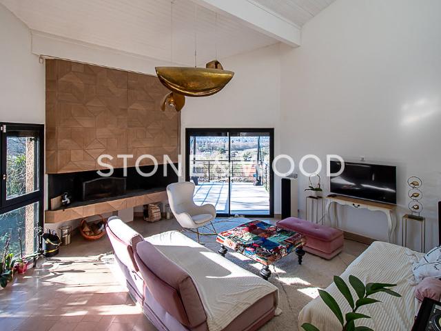 Maison 9 pièces 327 m²