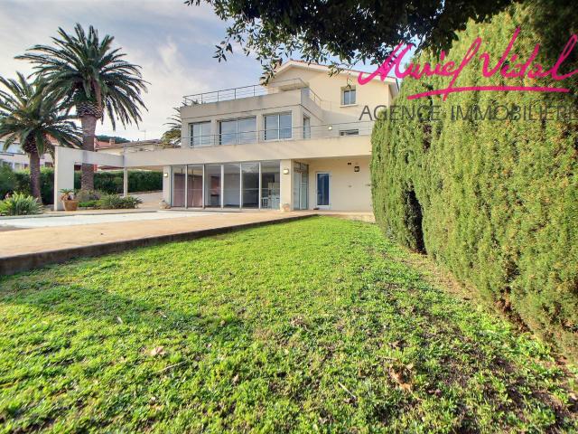 Maison 9 pièces 290 m²