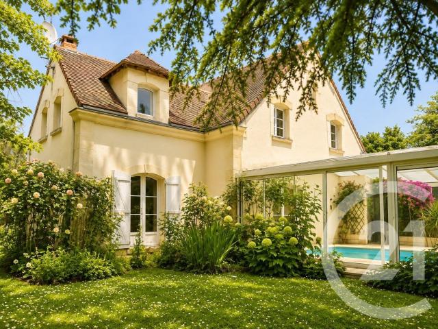 Maison 9 pièces 290 m²