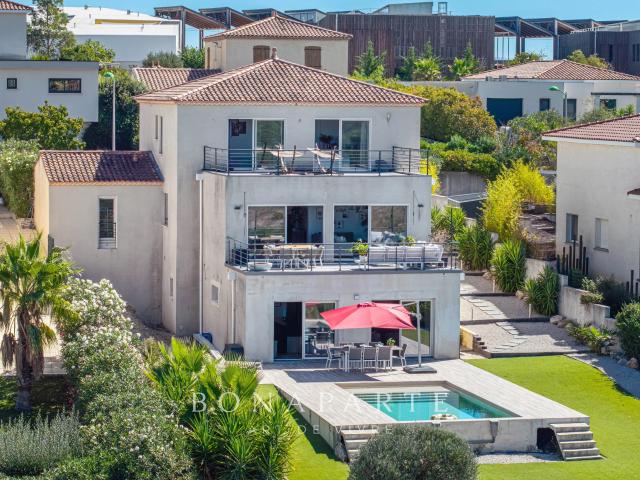 Maison 9 pièces 304 m²