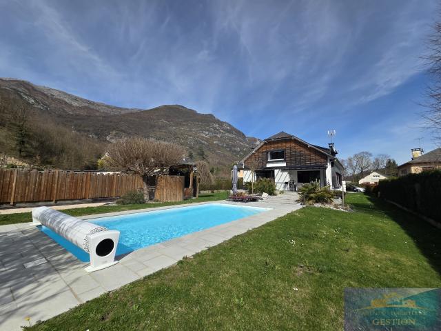 Maison 9 pièces 301 m²