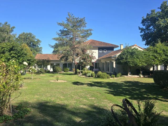 Maison 9 pièces 305 m²