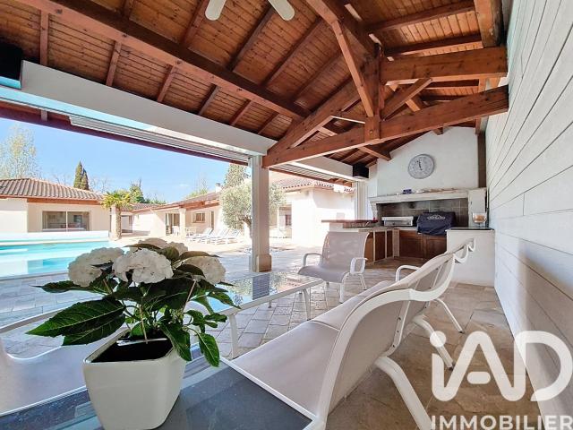 Maison 9 pièces 305 m²