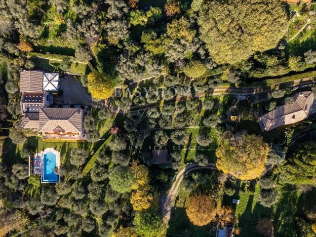 Maison 9 pièces 305 m²