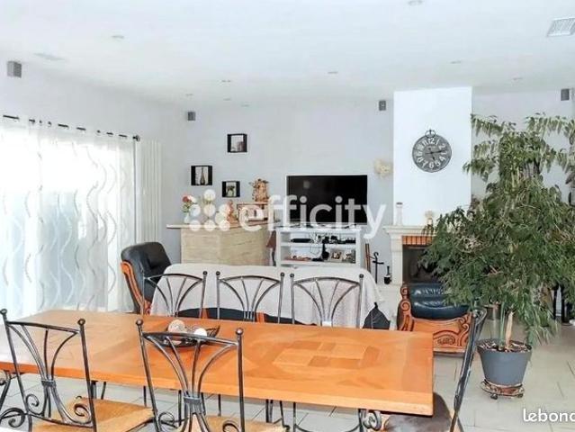 Maison 9 pièces 305 m²