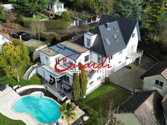 Maison 9 pièces 307 m²