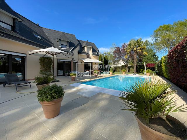 Maison 9 pièces 300 m²