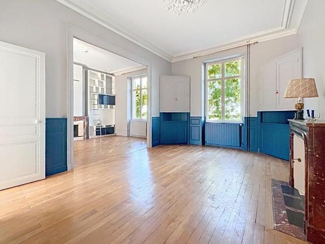 Maison 9 pièces 300 m²