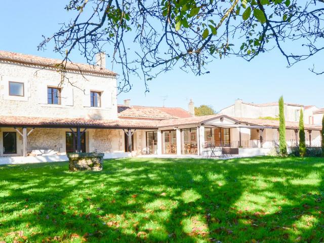 Maison 9 pièces 300 m²