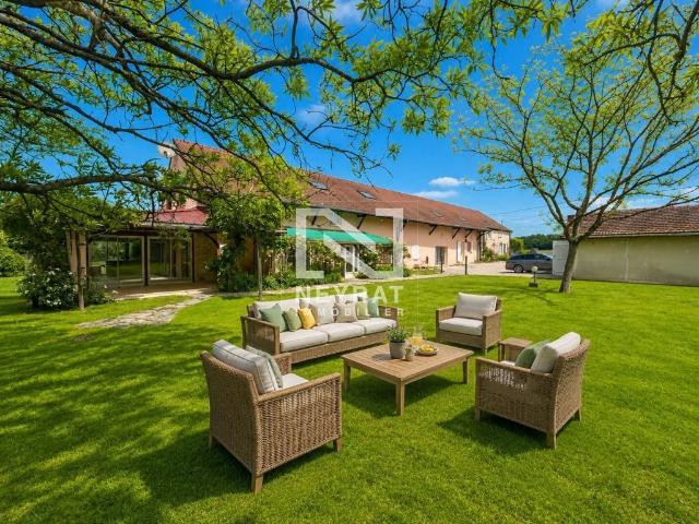 Maison 9 pièces 300 m²