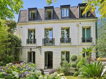 Maison 9 pièces 300 m²
