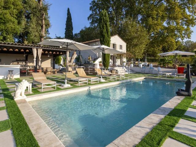 Maison 9 pièces 300 m²
