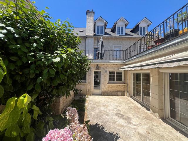 Maison 9 pièces 300 m²