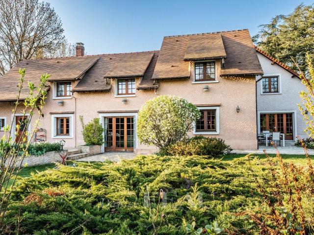 Maison 9 pièces 300 m²