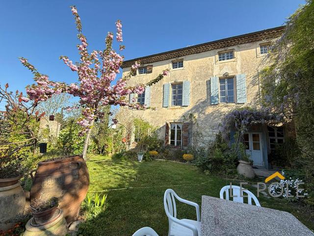 Maison 9 pièces 300 m²