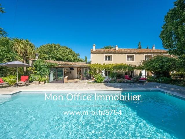 Maison 9 pièces 300 m²