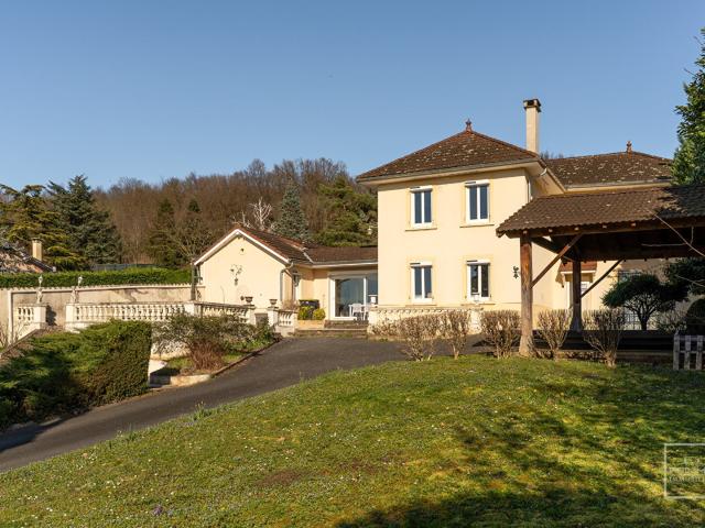 Maison 9 pièces 300 m²