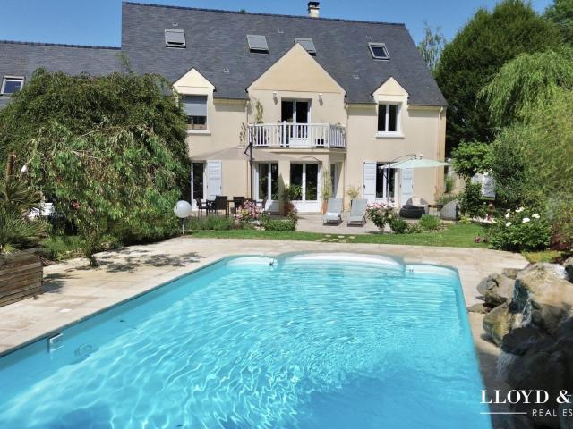 Maison 9 pièces 300 m²