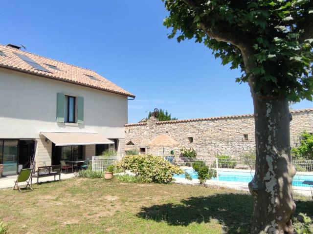 Maison 9 pièces 300 m²