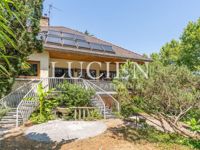 Maison 9 pièces 300 m²