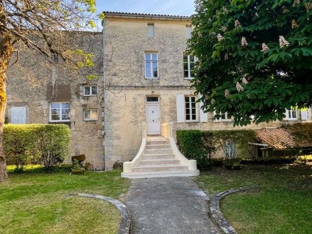 Maison 9 pièces 300 m²