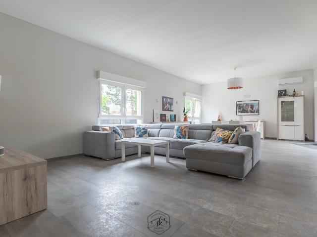 Maison 9 pièces 300 m²