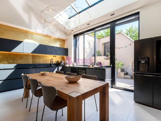 Maison 9 pièces 300 m²