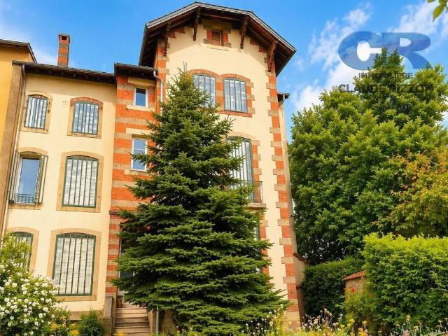 Maison 9 pièces 378 m²