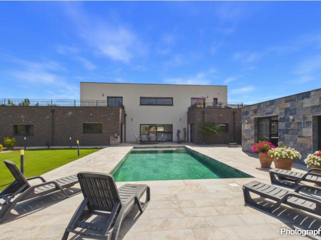 Maison 9 pièces 300 m²