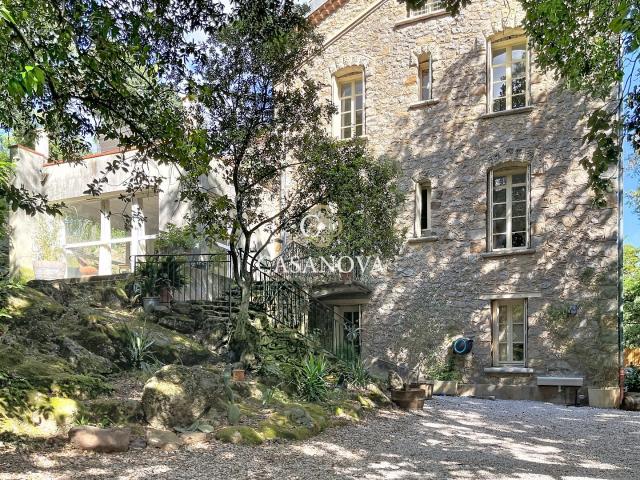 Maison 9 pièces 300 m²