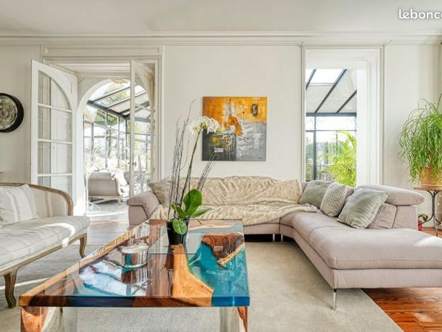 Maison 9 pièces 300 m²