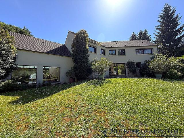 Maison 9 pièces 300 m²