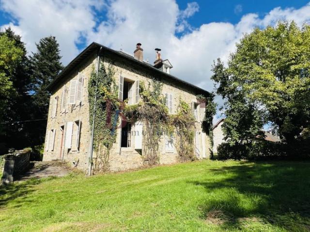 Maison 9 pièces 300 m²