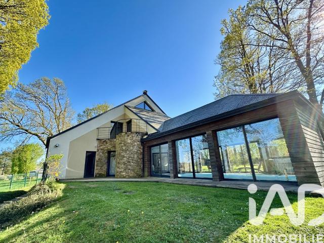 Maison 9 pièces 300 m²