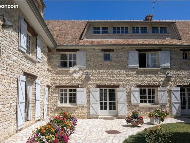 Maison 9 pièces 300 m²