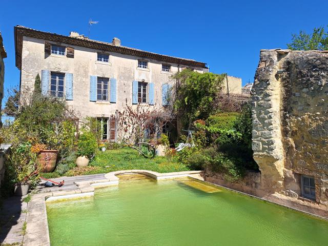 Maison 9 pièces 300 m²