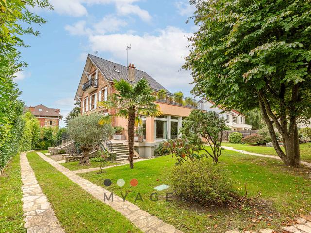 Maison 9 pièces 300 m²