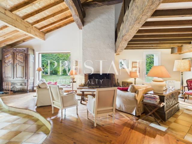 Maison 9 pièces 301 m²