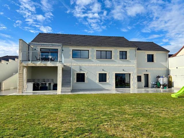 Maison 9 pièces 301 m²