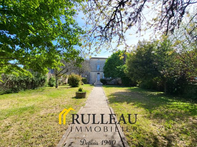 Maison 9 pièces 303 m²