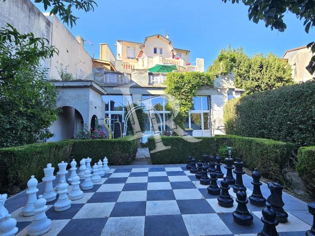 Maison 9 pièces 303 m²