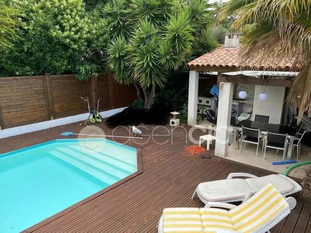 Maison 9 pièces 303 m²
