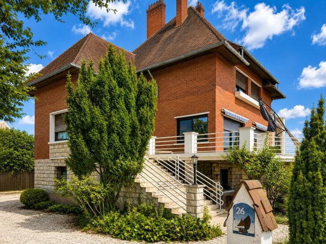 Maison 9 pièces 303 m²