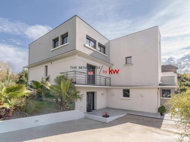 Maison 9 pièces 314 m²