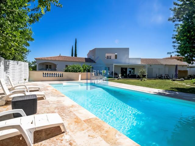 Maison 9 pièces 371 m²