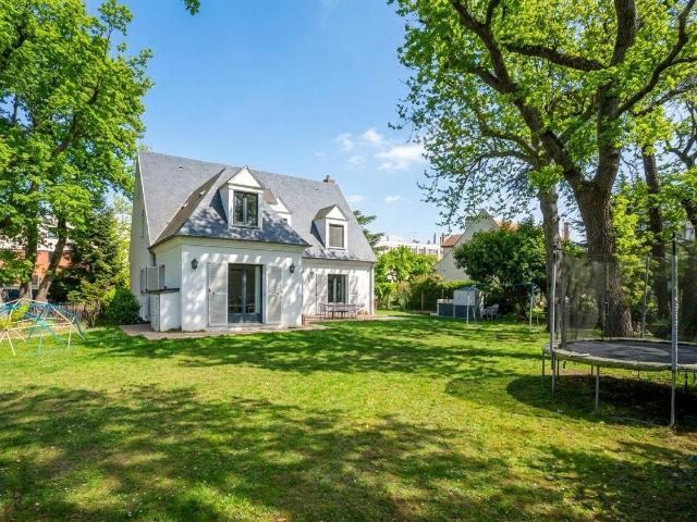 Maison 9 pièces 319 m²
