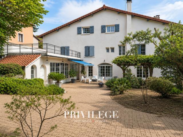 Maison 9 pièces 310 m²